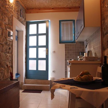 Lira - Studio Apartment Trogir Bagian luar foto