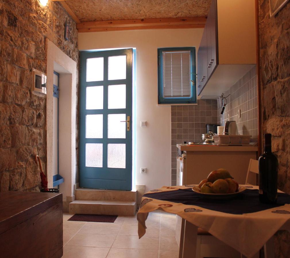 Lira - Studio Apartment Trogir Bagian luar foto