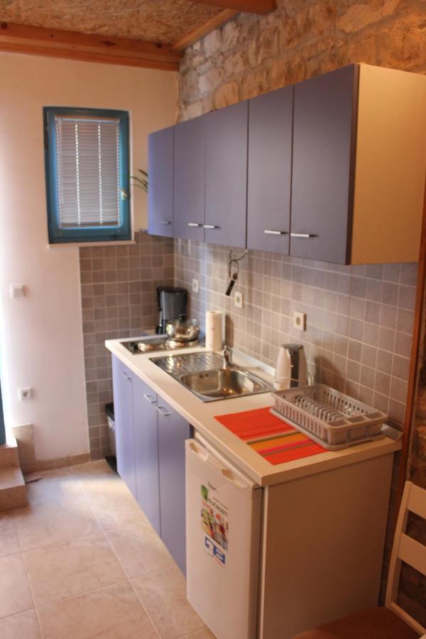 Lira - Studio Apartment Trogir Bagian luar foto