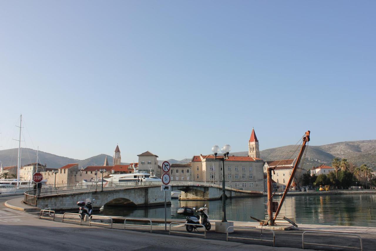 Lira - Studio Apartment Trogir Bagian luar foto