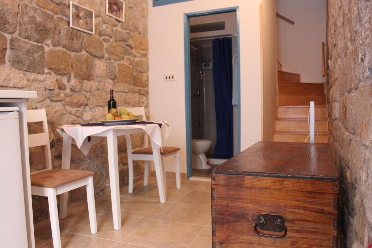 Lira - Studio Apartment Trogir Bagian luar foto