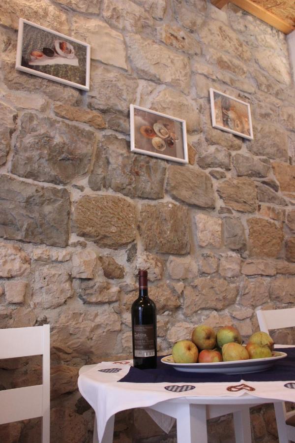 Lira - Studio Apartment Trogir Bagian luar foto
