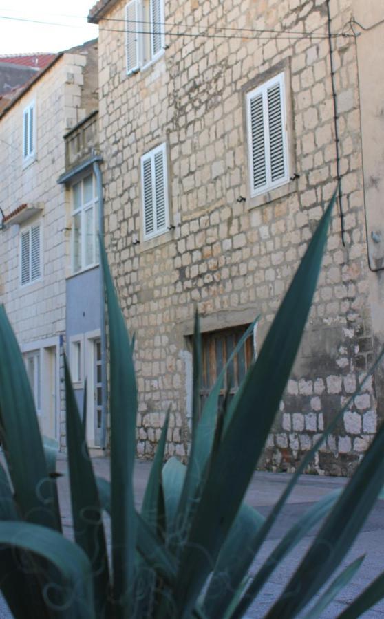 Lira - Studio Apartment Trogir Bagian luar foto
